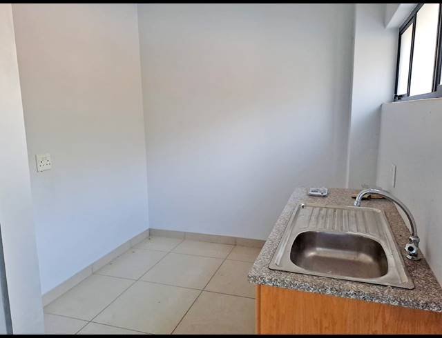 84M² OFFICE FOR SALE IN LOMBARDY ESTATE